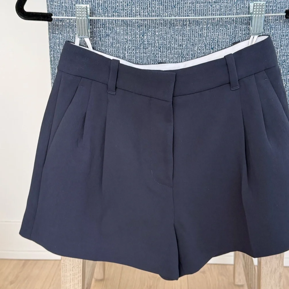 NWOT Aritzia Effortless Shorts - Mini Crepette | Size 2 - Picture 15 of 15